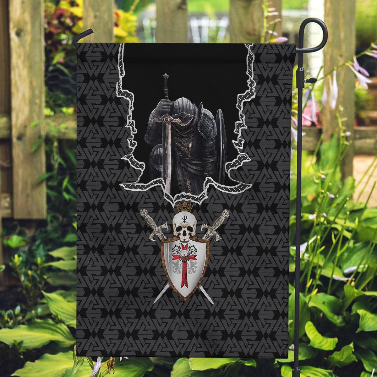 personalised-knights-templar-warrior-skull-garden-flag