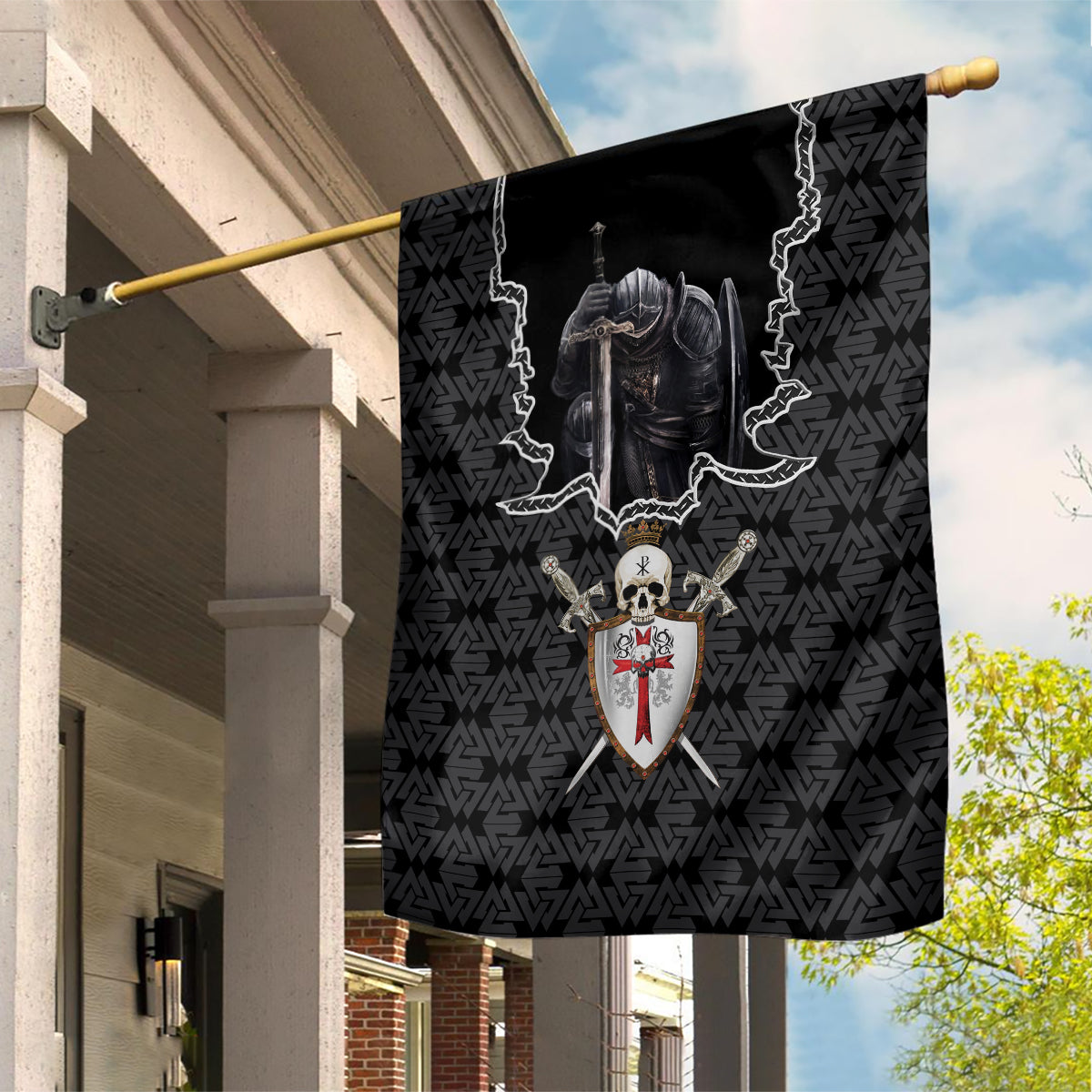 personalised-knights-templar-warrior-skull-garden-flag