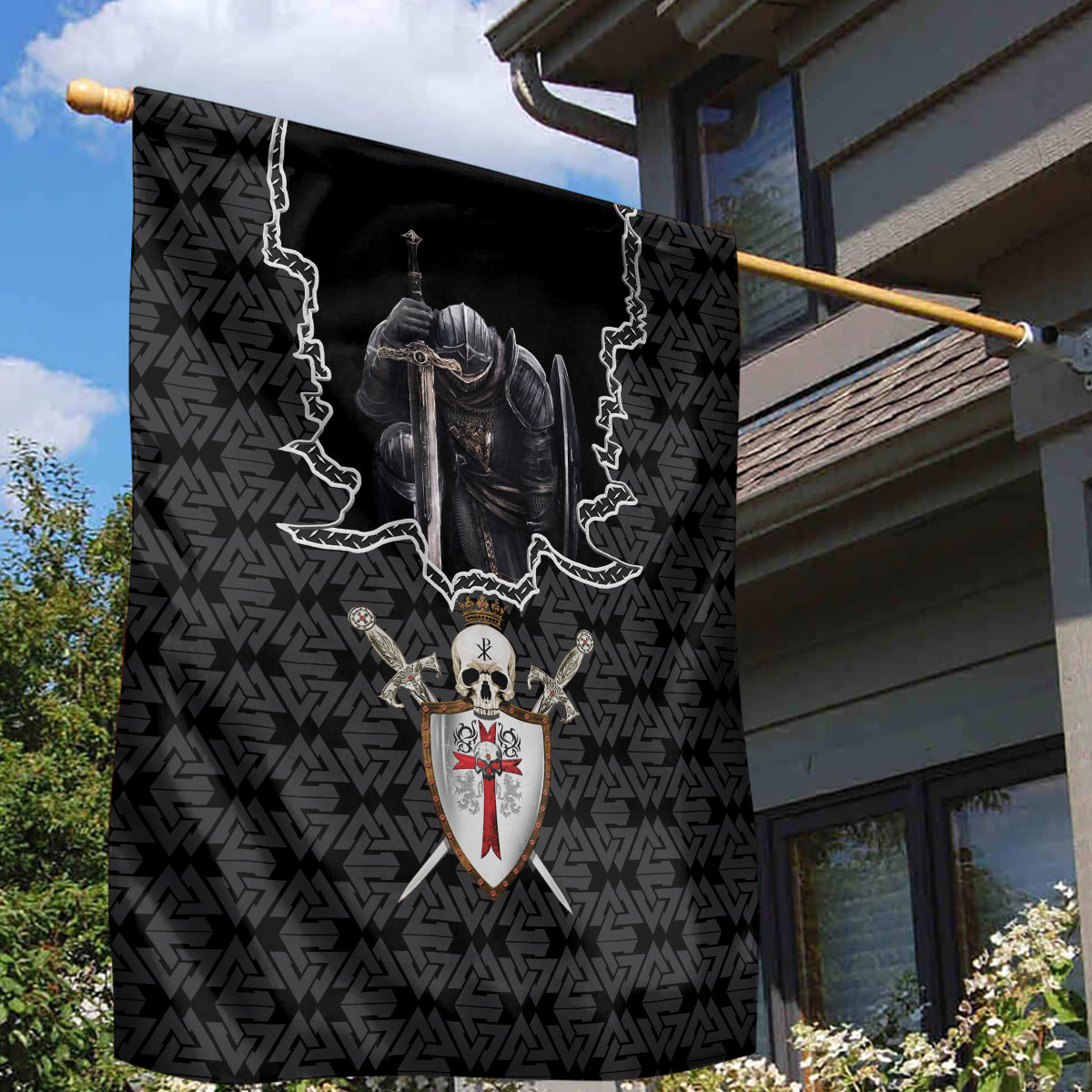 personalised-knights-templar-warrior-skull-garden-flag